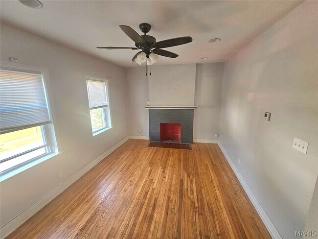 4634 Ray Ave