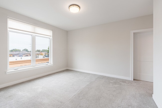 Photo - 246 Green Bay Rd