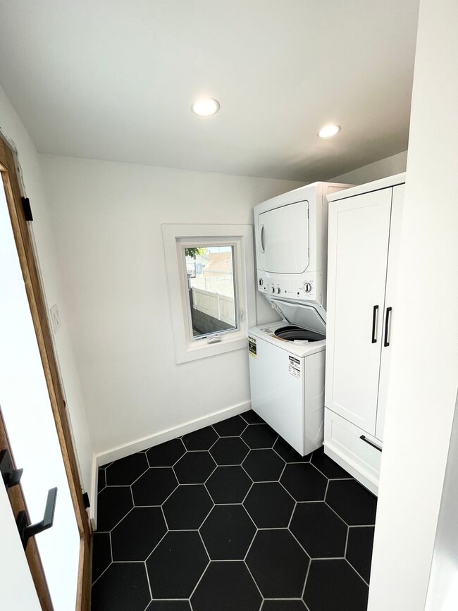 Photo - 3116 Chaucer St Unit 3118 Chaucer St.