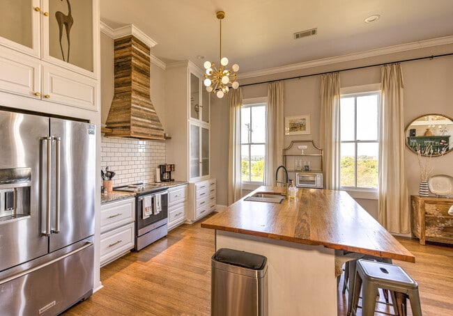 Photo - 806 Grove St