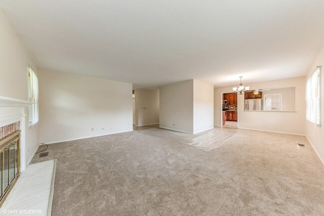 Photo - 380 Checker Dr
