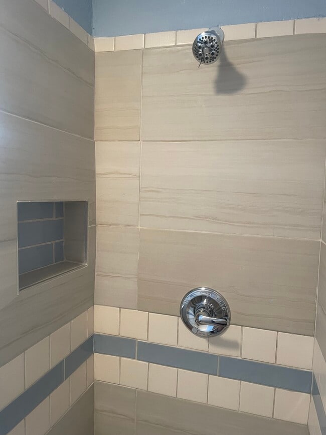Photo - 114 N Helme Pl