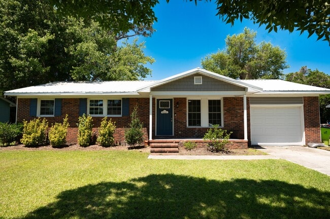 Photo - 218 Forestview Dr