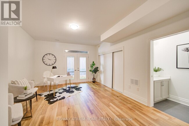 Photo - 111 Wilson St E
