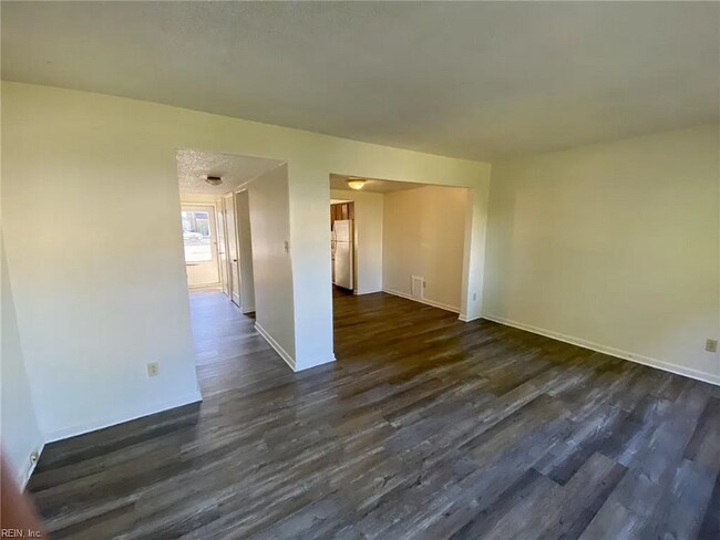 Photo - 5644 Darby Close