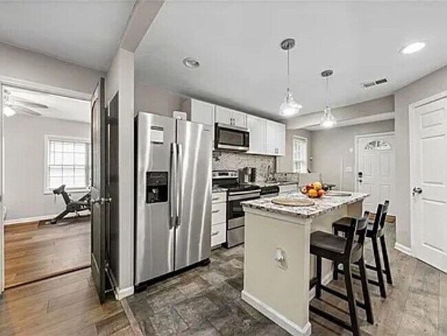 Photo - 2176 Pansy St NW