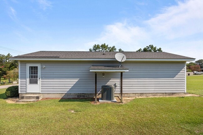 Building Photo - Two bedroom in Coats, NC! Rental