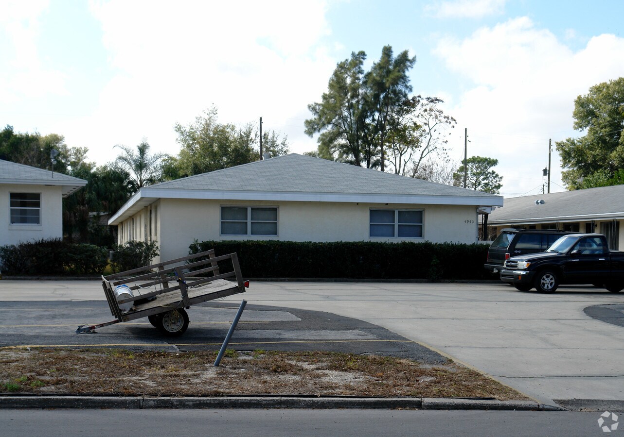 Evan's Garden Apartments - Evan's Garden Apartments