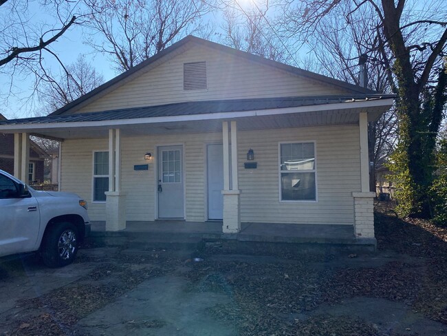 Photo - 817 W Matthews Ave Unit B