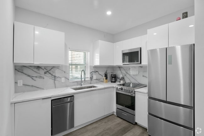 Building Photo - 927 S Howard Ave Rental