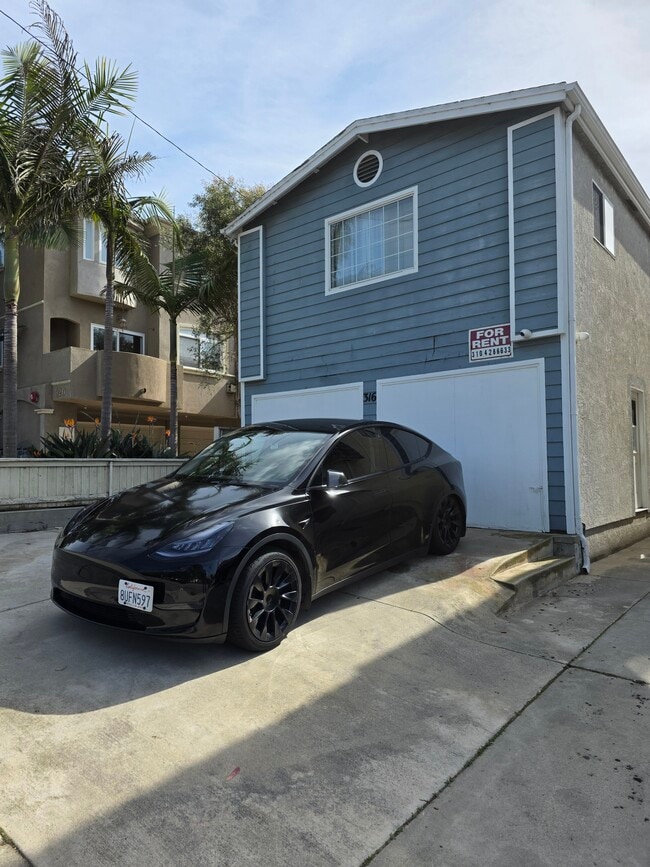 Building Photo - 316 E Imperial Ave Unit B