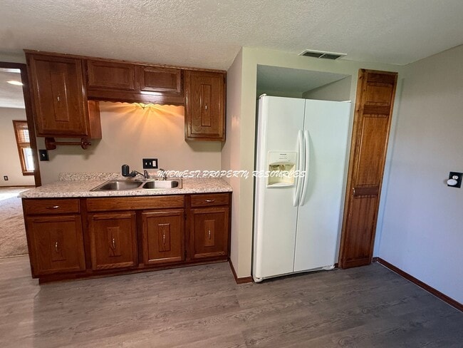 Photo - 405 Benton St