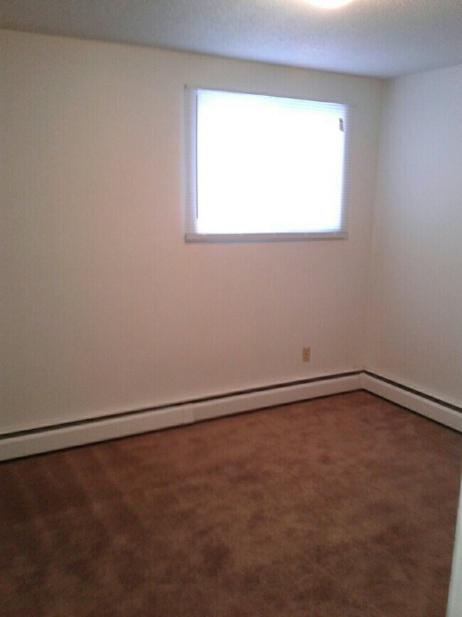 Photo - 0 Bed 0 Bath Unit in Red Deer, AB Unit 101