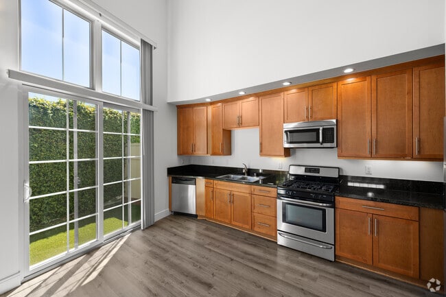 Metro Art - Loft - Metro Art Sherman Oaks Luxury Living