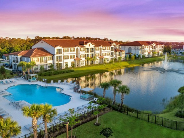 Luxury Lakeside Living Awaits at Venetian Apartments in Ft. Myers - Venetian Apartments