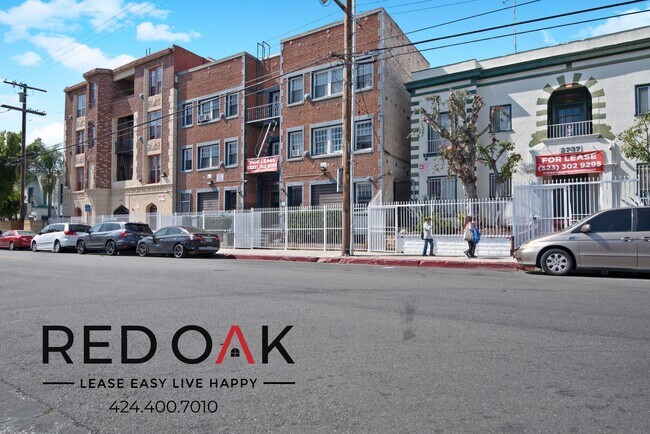 Photo - Lovely Studio Featuring Large Windows, Ton... Unidad 207