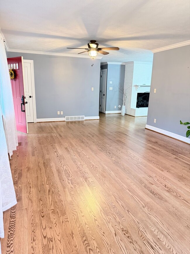 Photo - Beautiful brick, ranch home in the Enka Sc...