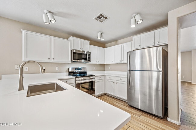 Photo - 11579 W Oglesby Ave