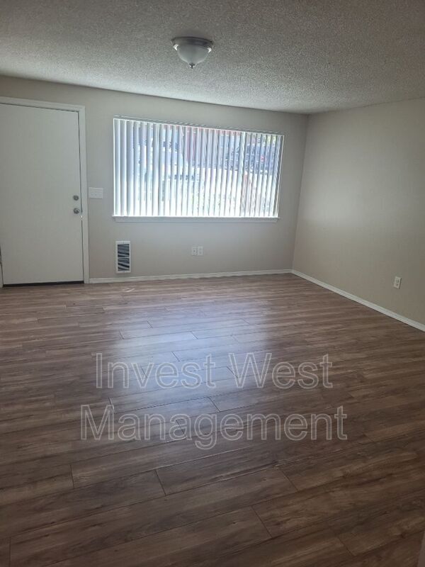 Photo - 2815 E 19 St