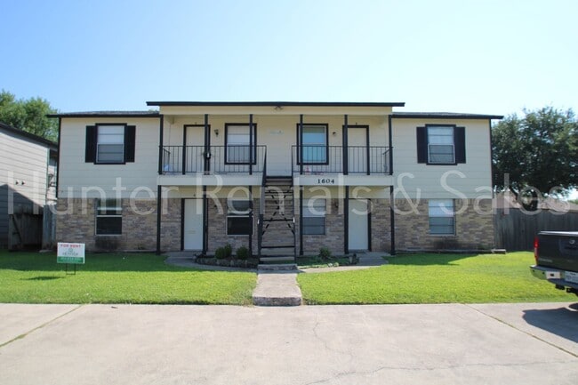 Building Photo - Water Paid! Unit A
