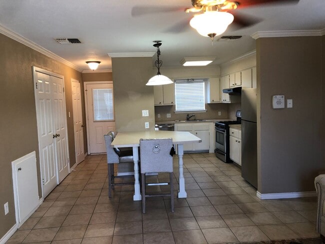 Building Photo - 3/1.5 House with HUGE backyard!