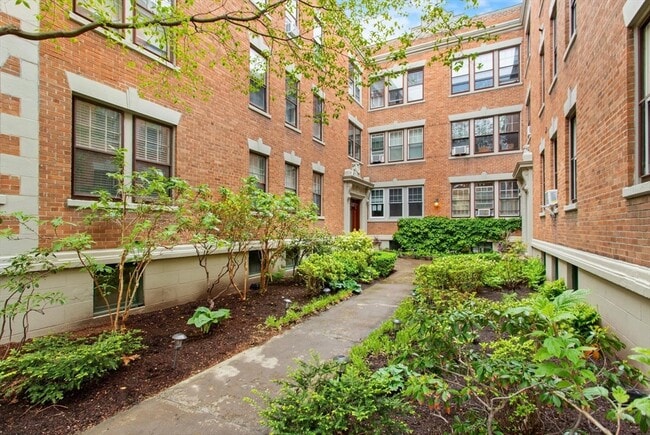 Building Photo - 441 Washington St Unit 2