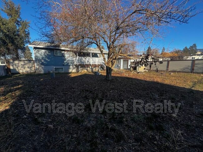 Building Photo - 575 Jaschinsky Rd