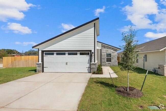 Building Photo - Modern home in Midtown Reserve