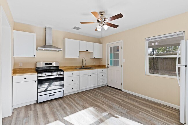Photo - Remodeled 2 bedroom 1 bath duplex located near the Duckpond area