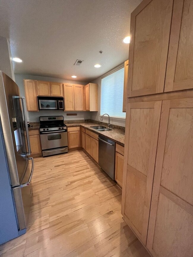 Photo - Light filled 3 bed, 3 bath townhome in North Boulder Holiday Neighborhood