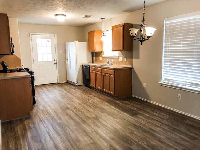 Photo - 33126 Cottonwood Bend