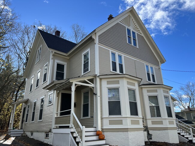 Building Photo - 109.5 Warren St