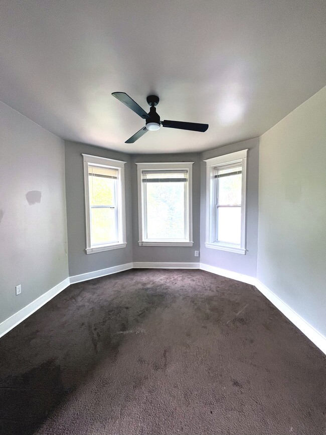 Living room - 5735 S Marshfield Ave Unit 2