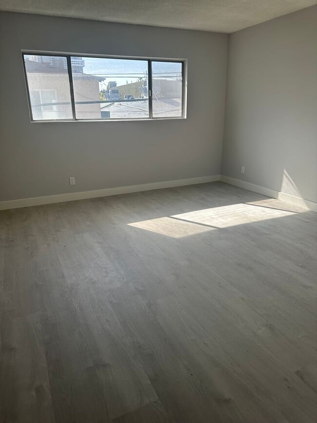Photo - v3745 Unit 08