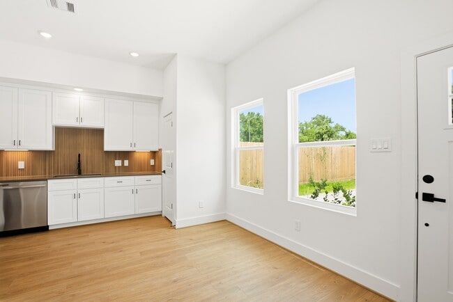 Photo - 7841 Sunnyhill St