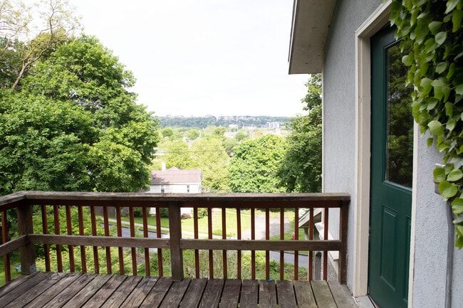 Building Photo - 202 Floral Ave Unit 202 Floral Ave #B