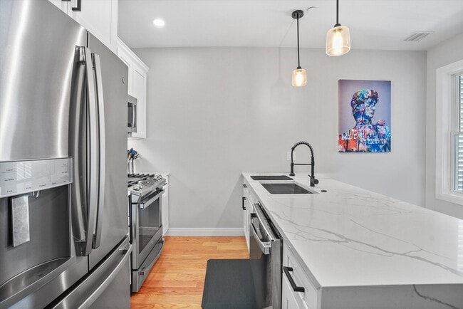 Photo - 174 W Seventh St Unit 2