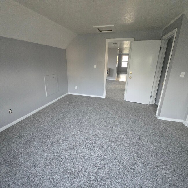 1853 Mannering Rd Unit 3