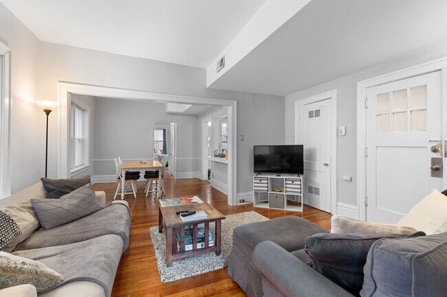 Photo - 6615 Kingsbury Blvd Unit 2E