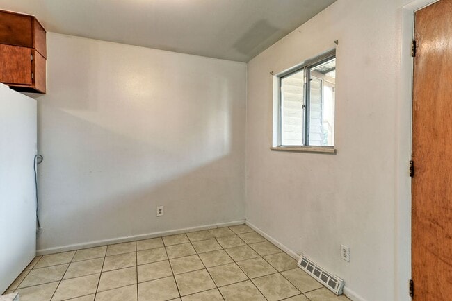 Photo - Students Welcome! Great Location! Unit 2821 Stanford Rd