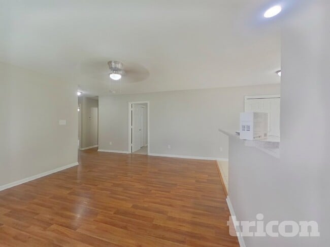 Photo - 6417 Sunman Rd