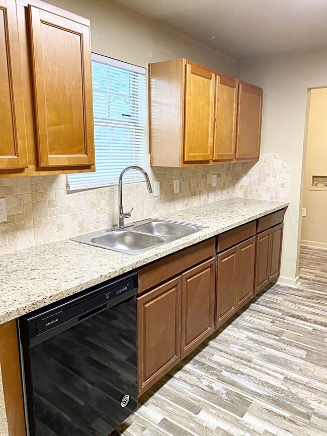 Photo - 1750 10th St