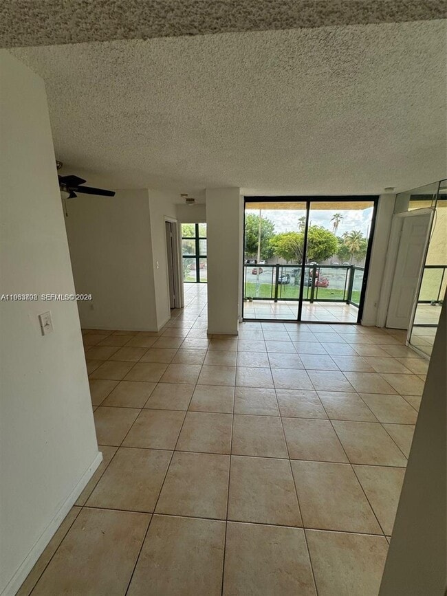Photo - 11790 SW 18th St Unidad 304-3