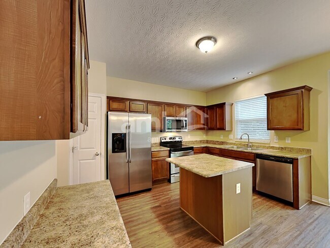 Photo - 270 Huntington Dr