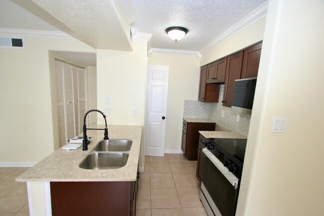 Photo - 17331 Red Oak Dr
