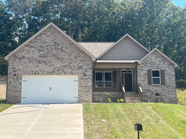 Building Photo - Lenoir City 37771 - Available 6/1/26, 3 bedroom, 2 bath home - Contact Chad Weeks (865)567-6193