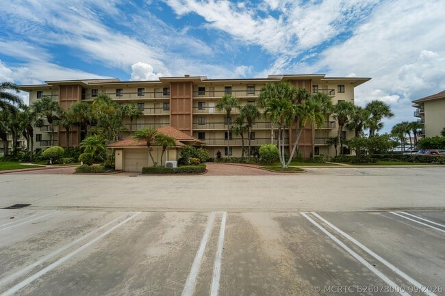 Building Photo - 2601 Marina Isle Way Unit 204