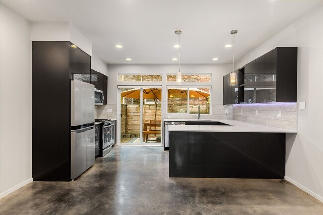 Photo - Newer 3 Bed 2.5 Bath Townhouse Close to Downtown