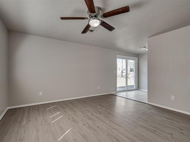 Photo - 1525 McGregor Dr