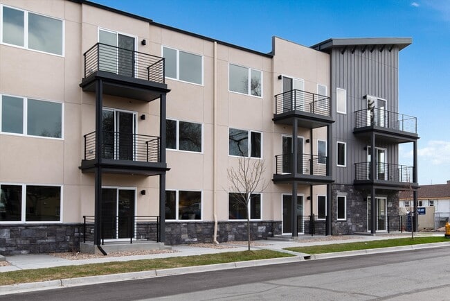 Building Photo - 1588 Routt St Rental